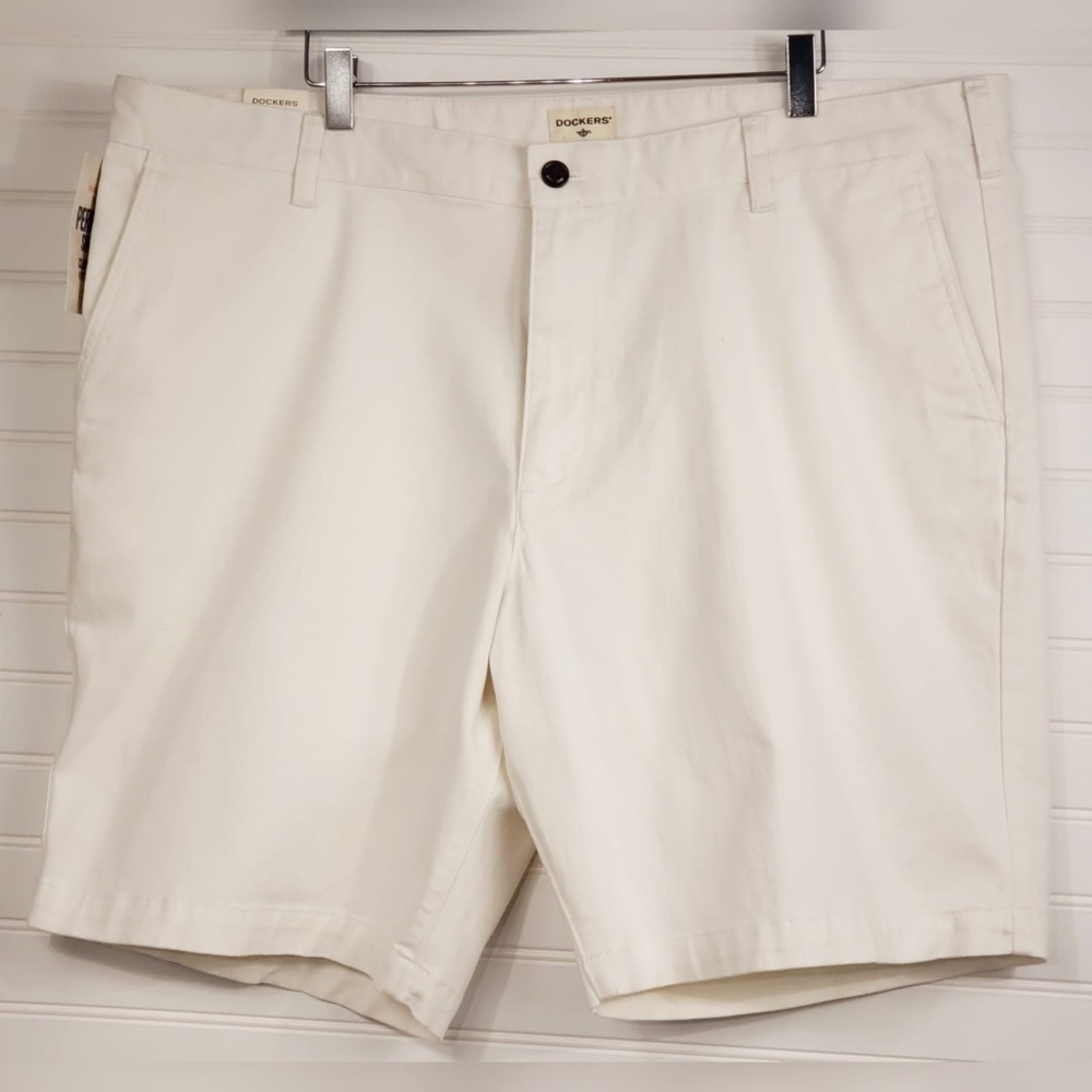 Dockers Golf Shorts Off White - Picture 2 of 4